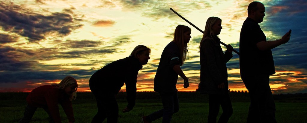 This image has an empty alt attribute; its file name is human-evolution-gda4574acb_1920.jpg